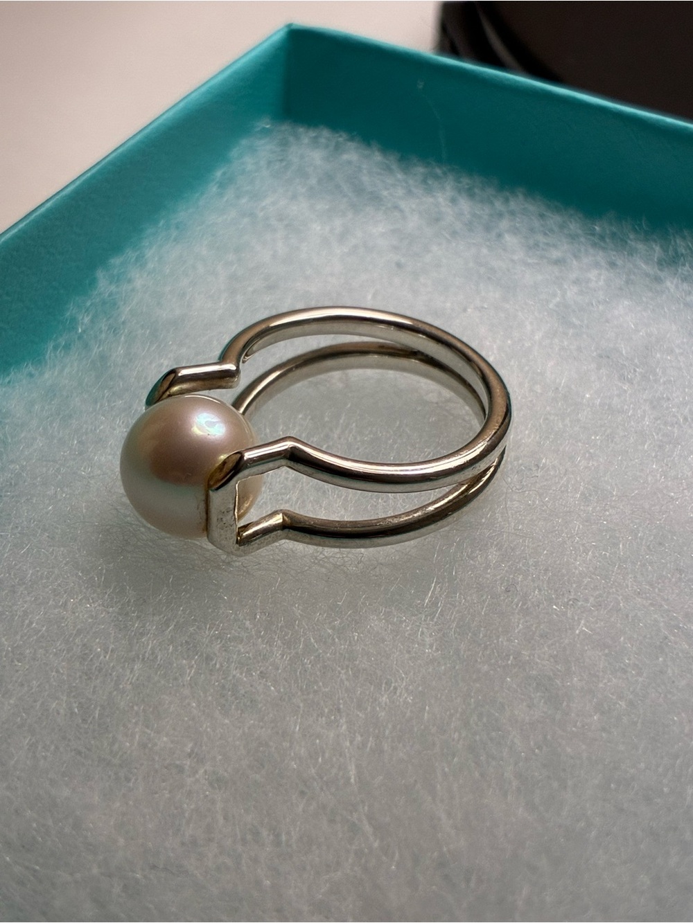 Tiffany & Co. Tiffany Hardware Freshwater Pearl Ring in Sterling Silver - Picture 2 of 8
